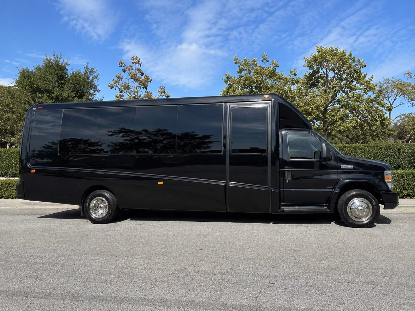 prom weddings and special event transportation in glendale