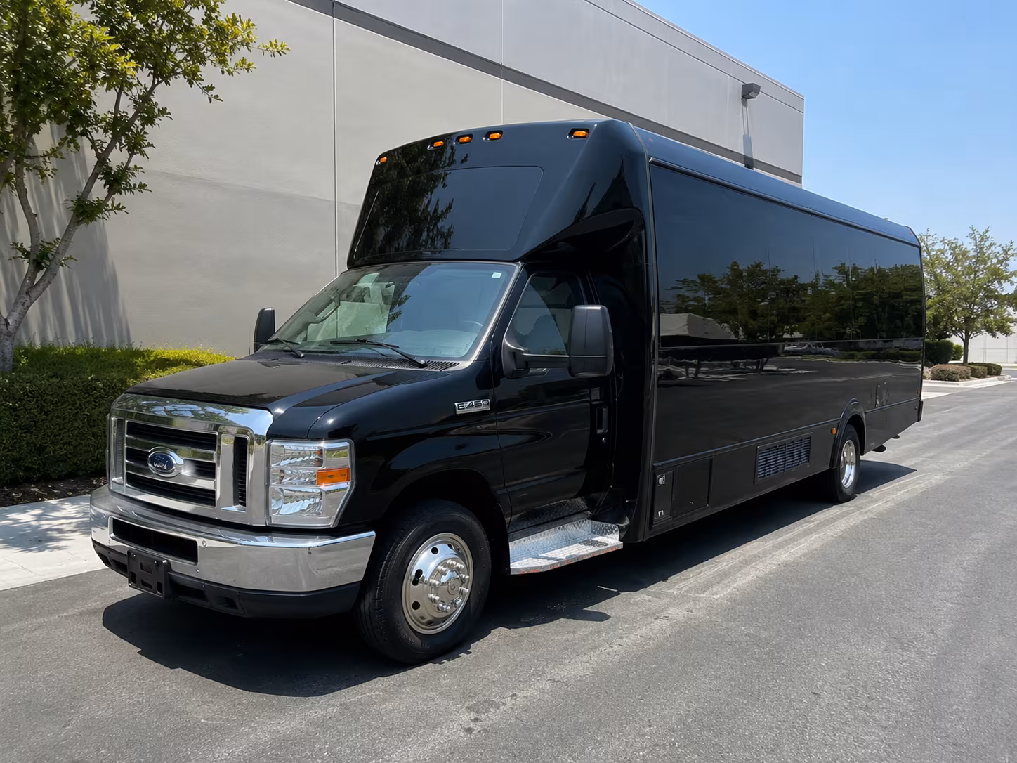 westgate entertainment district dining party bus rental