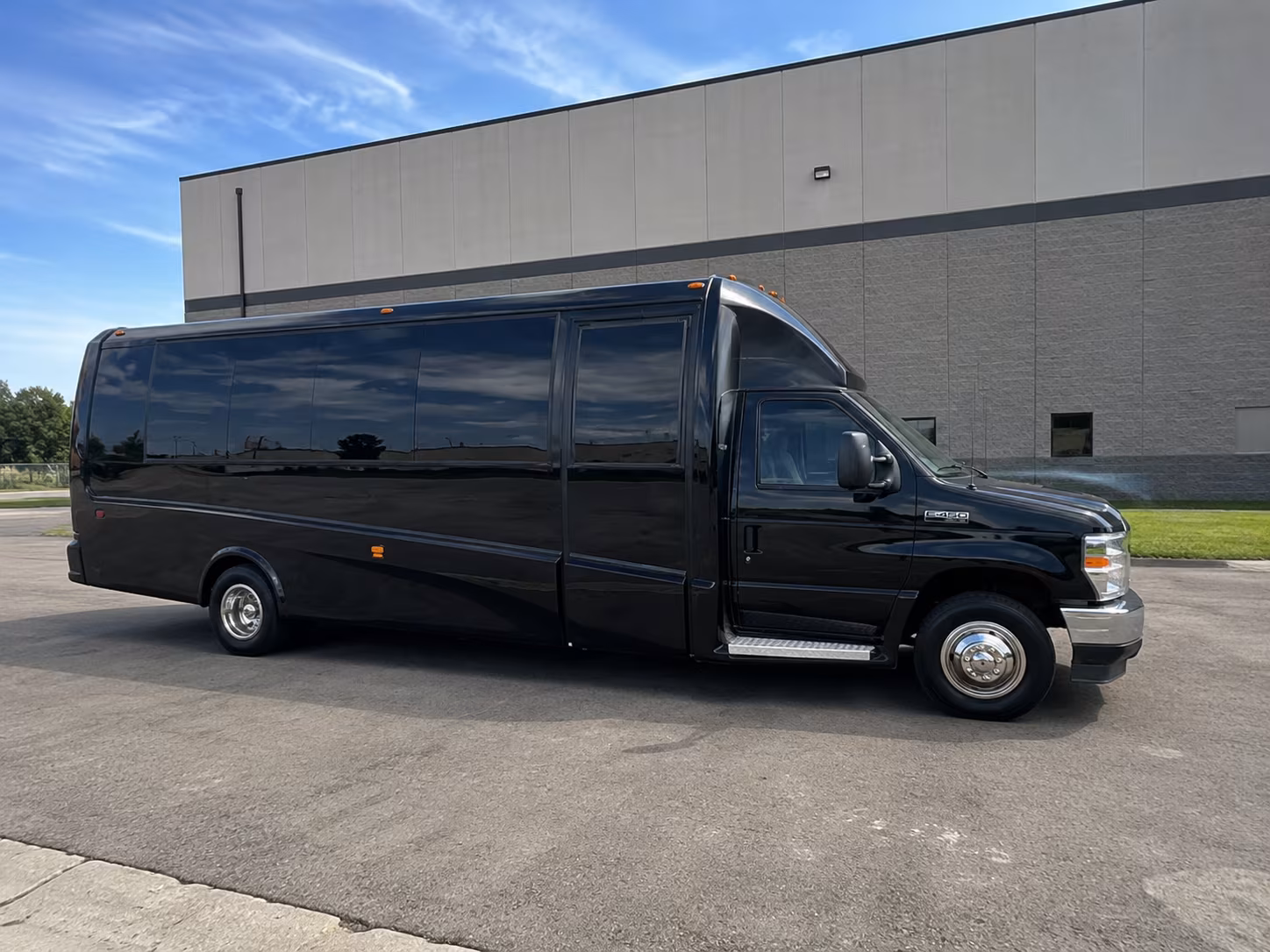 whether you re heading to wildlife world zoo or state farm stadium there s a bus ready